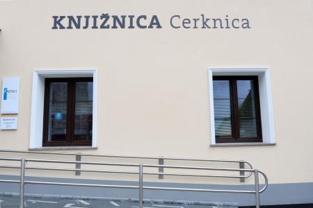 NAPIS KNJIŽNICA CERKNICA 06 FOTO LJUBO VUKELIČ